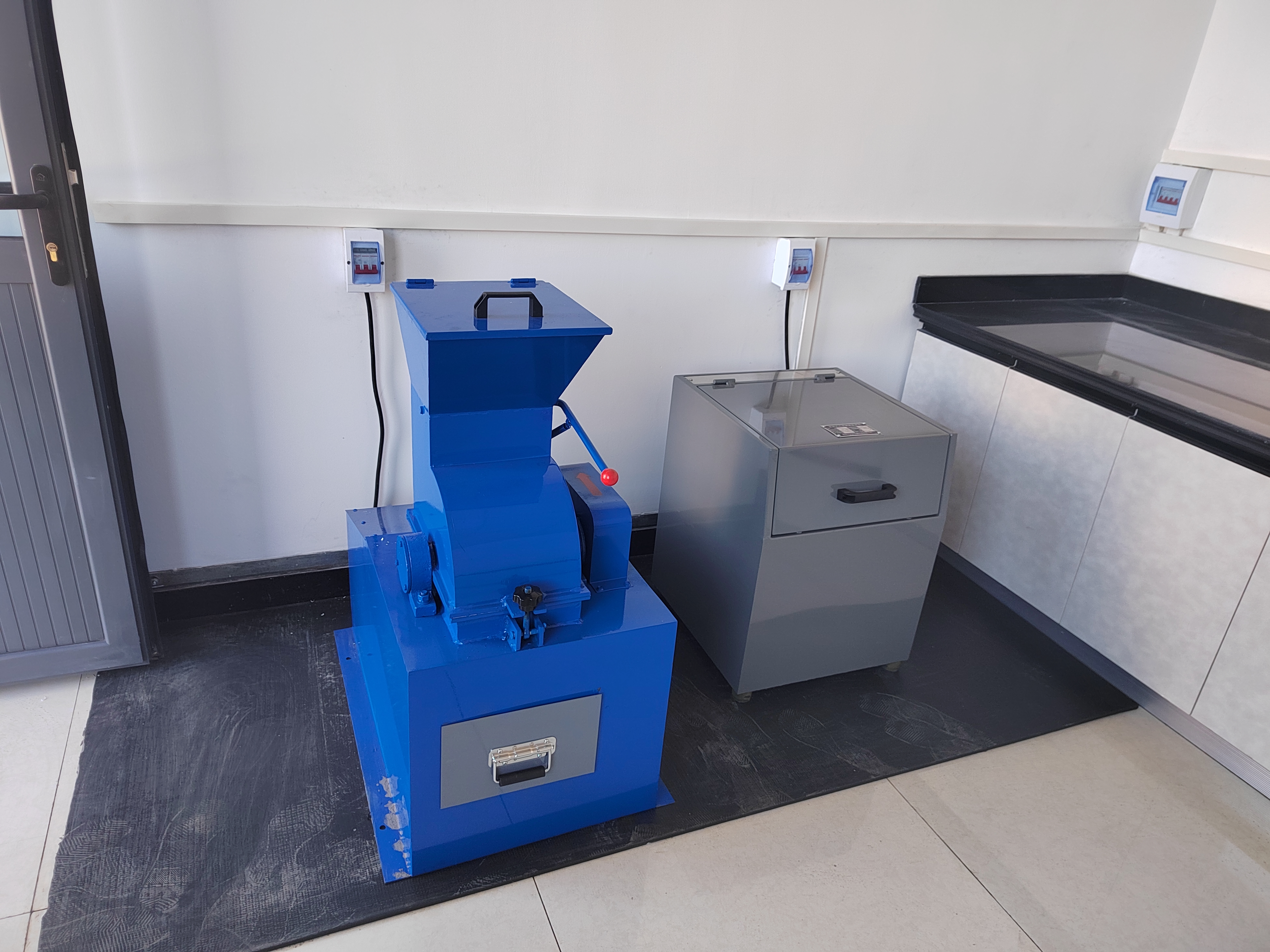 全密封錘式縮分破碎機工作原理和結(jié)構(gòu)